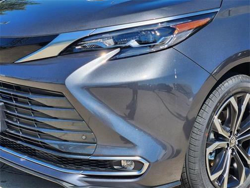 2025 Toyota Sienna Platinum 7 Passenger