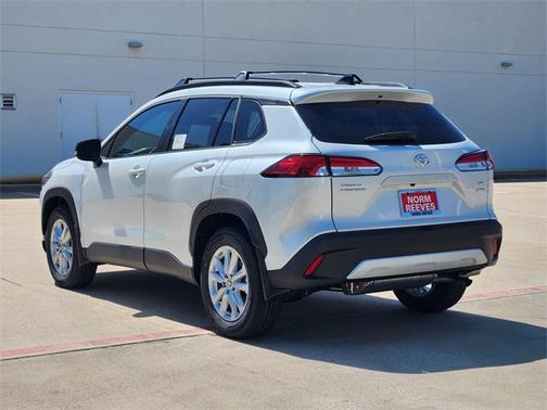 2025 Toyota Corolla Cross LE