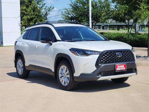 2025 Toyota Corolla Cross LE