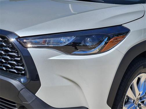 2025 Toyota Corolla Cross LE