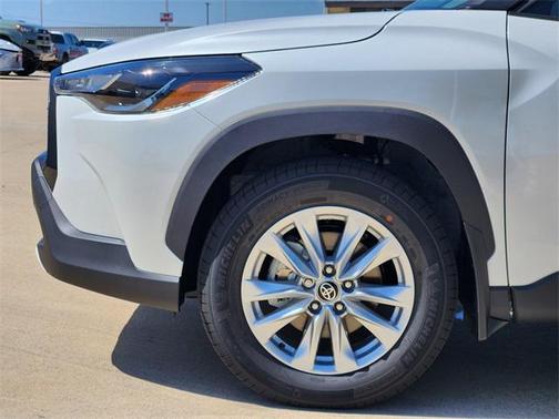 2025 Toyota Corolla Cross LE