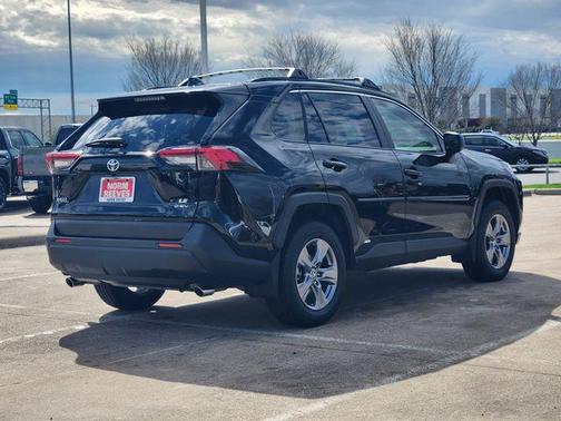 2025 Toyota RAV4 Hybrid LE