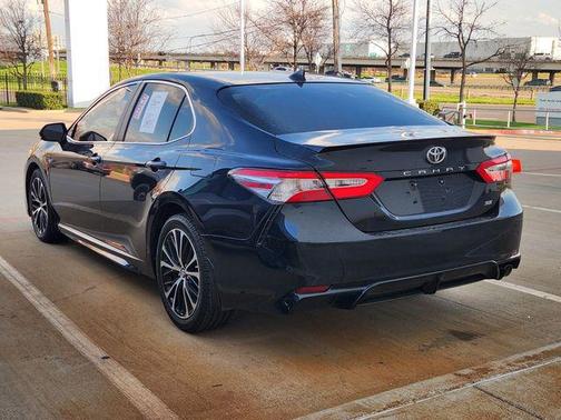 2020 Toyota Camry SE