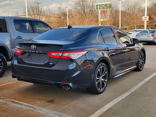 2020 Toyota Camry SE