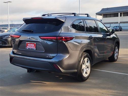 2023 Toyota Highlander LE