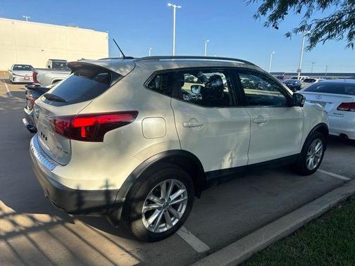 Pearl White 2017 Nissan Rogue Sport SV