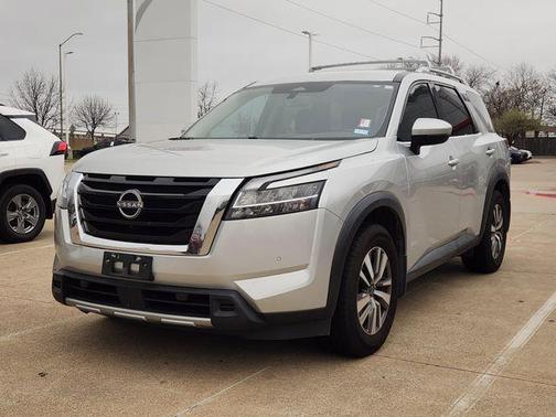 2023 Nissan Pathfinder SL FWD