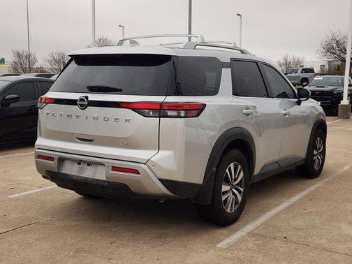 2023 Nissan Pathfinder SL FWD