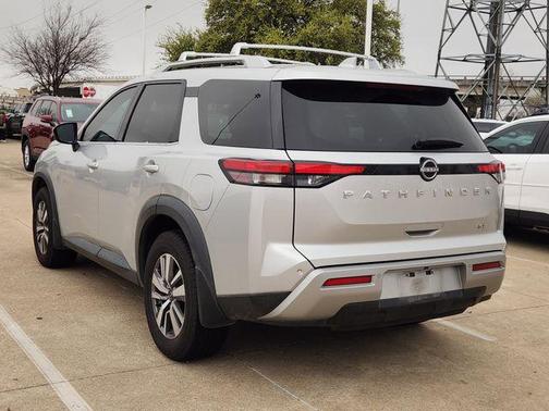 2023 Nissan Pathfinder SL FWD