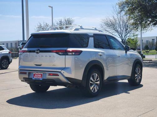 2023 Nissan Pathfinder SL FWD