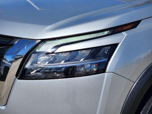 2023 Nissan Pathfinder SL FWD