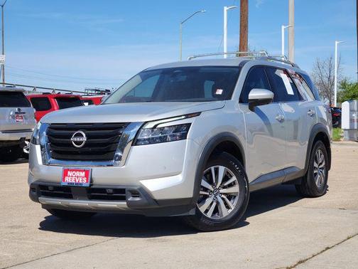 2023 Nissan Pathfinder SL FWD