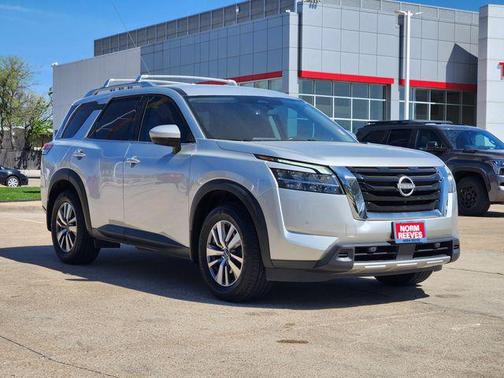2023 Nissan Pathfinder SL FWD