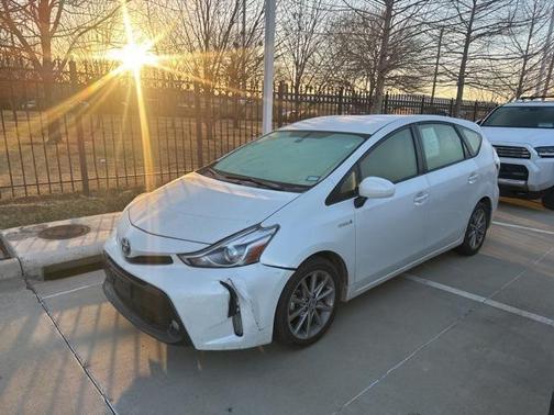 2015 Toyota Prius v Five