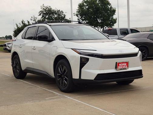 Wind Chill Pearl 2026 Toyota bZ XLE Plus