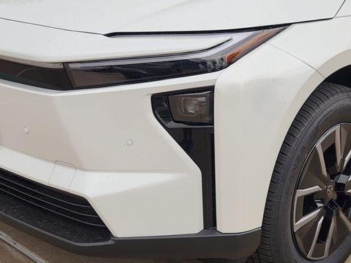 Wind Chill Pearl 2026 Toyota bZ XLE Plus