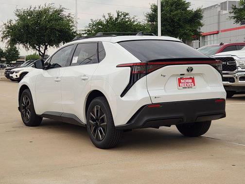 Wind Chill Pearl 2026 Toyota bZ XLE Plus