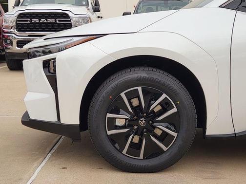 Wind Chill Pearl 2026 Toyota bZ XLE Plus