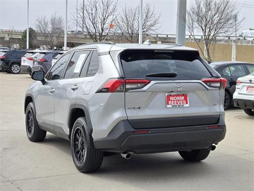 2020 Toyota RAV4 LE