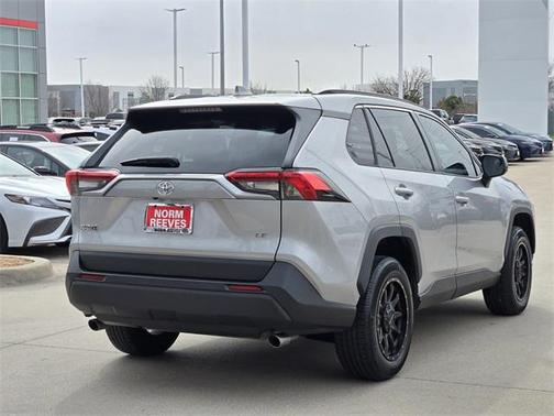 2020 Toyota RAV4 LE