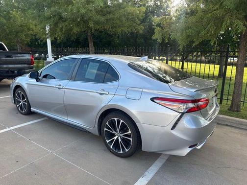 Celestial Silver Metallic 2019 Toyota Camry SE