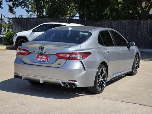 Celestial Silver Metallic 2019 Toyota Camry SE