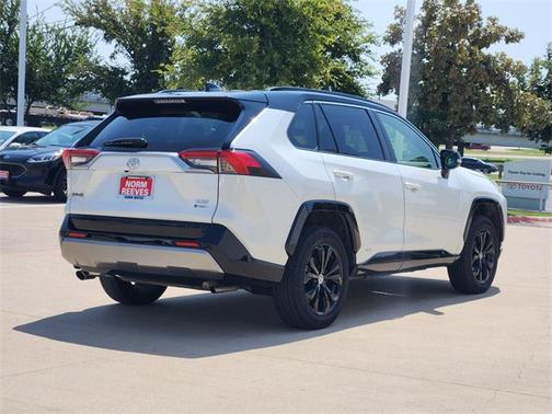2025 Toyota RAV4 Hybrid SE