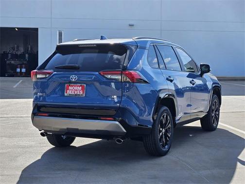 2025 Toyota RAV4 Hybrid SE
