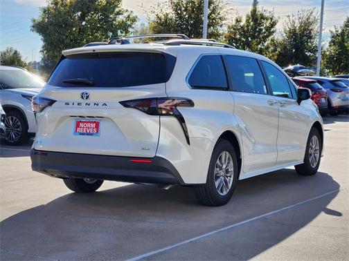 2025 Toyota Sienna XLE