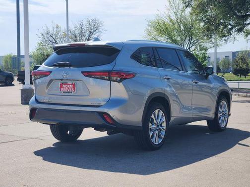 Celestial Silver Metallic 2023 Toyota Highlander Limited