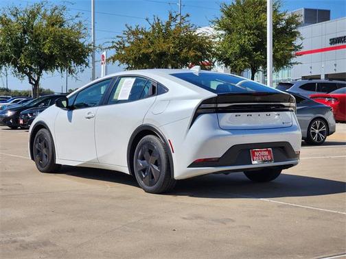 2025 Toyota Prius Plug-In Hybrid SE