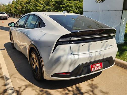 2025 Toyota Prius Plug-In Hybrid SE