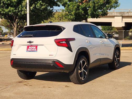 Summit White 2024 Chevrolet Trax FWD 1RS