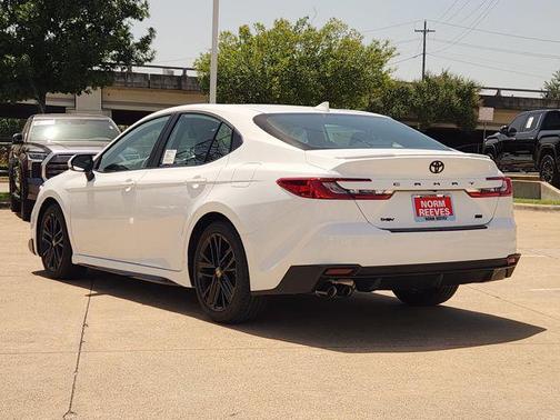 Ice Cap 2026 Toyota Camry SE