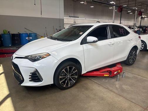 Super White 2017 Toyota Corolla SE
