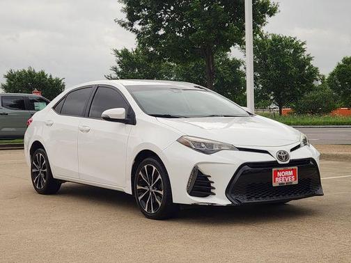 Super White 2017 Toyota Corolla SE