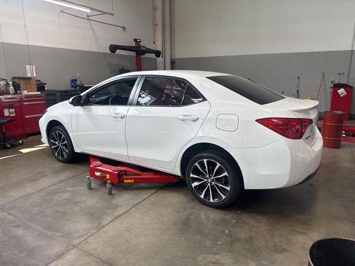 Super White 2017 Toyota Corolla SE