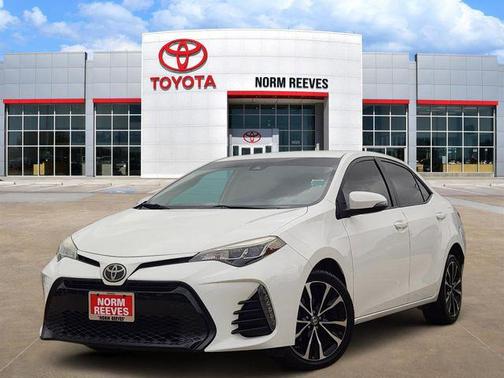 Super White 2017 Toyota Corolla SE