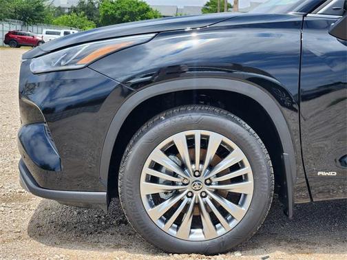 2025 Toyota Highlander Hybrid Platinum