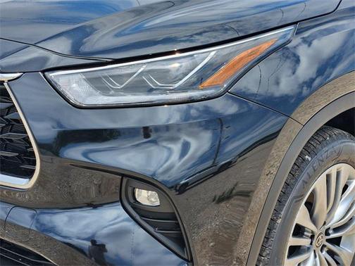 2025 Toyota Highlander Hybrid Platinum
