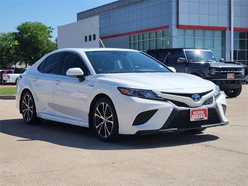 2020 Toyota Camry SE