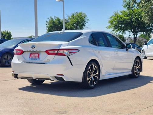 2020 Toyota Camry SE