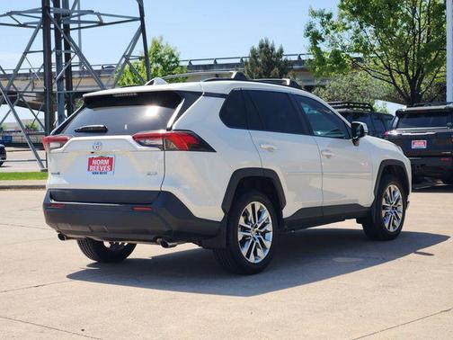 Blizzard Pearl 2021 Toyota RAV4 XLE Premium