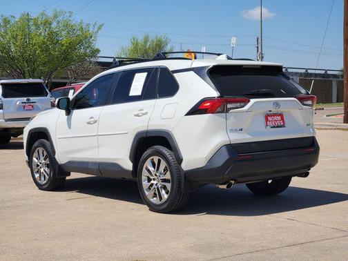 Blizzard Pearl 2021 Toyota RAV4 XLE Premium