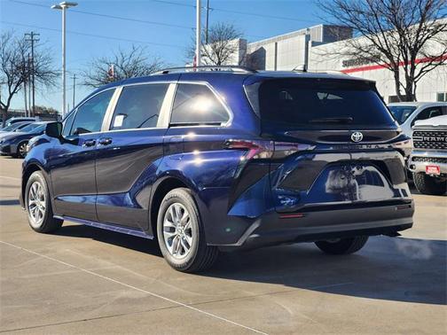 2026 Toyota Sienna LE