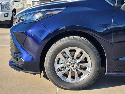 2026 Toyota Sienna LE