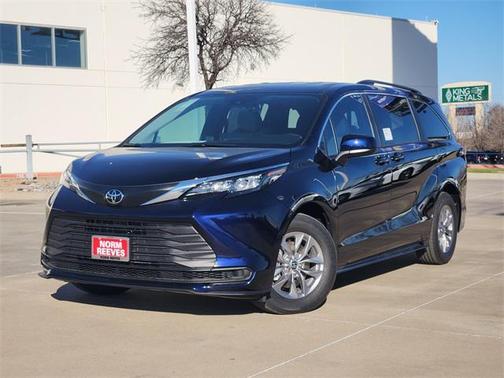 2026 Toyota Sienna LE