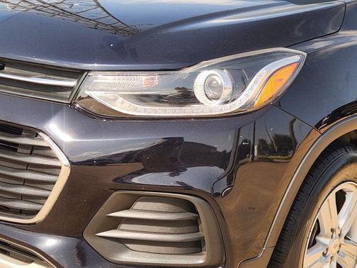Midnight Blue Metallic 2022 Chevrolet Trax LT
