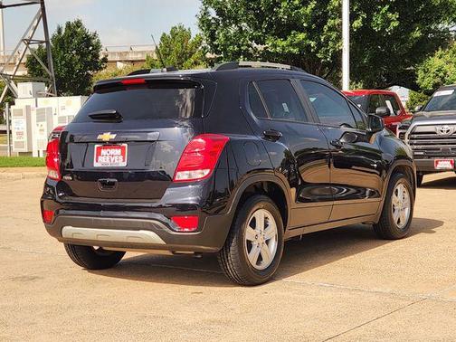 Midnight Blue Metallic 2022 Chevrolet Trax LT