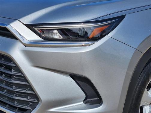 2025 Toyota Highlander LE